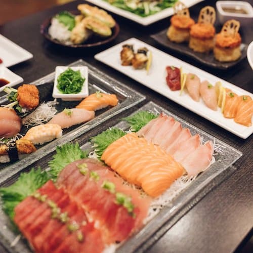 Sushi plates and platters